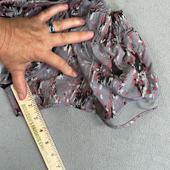 Lululemon Shorts Womens 6 Gray Speed Up Low Rise‎ Lined Floral Running Workout - Picture 10 of 12